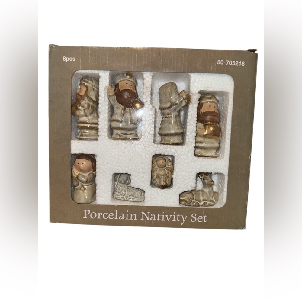 New Small 8 Piece Porcelain Nativity Set Hand Painted